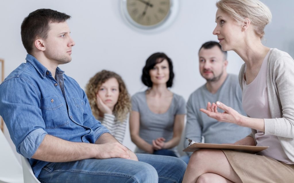 Wsparcie grupy opiekunów.